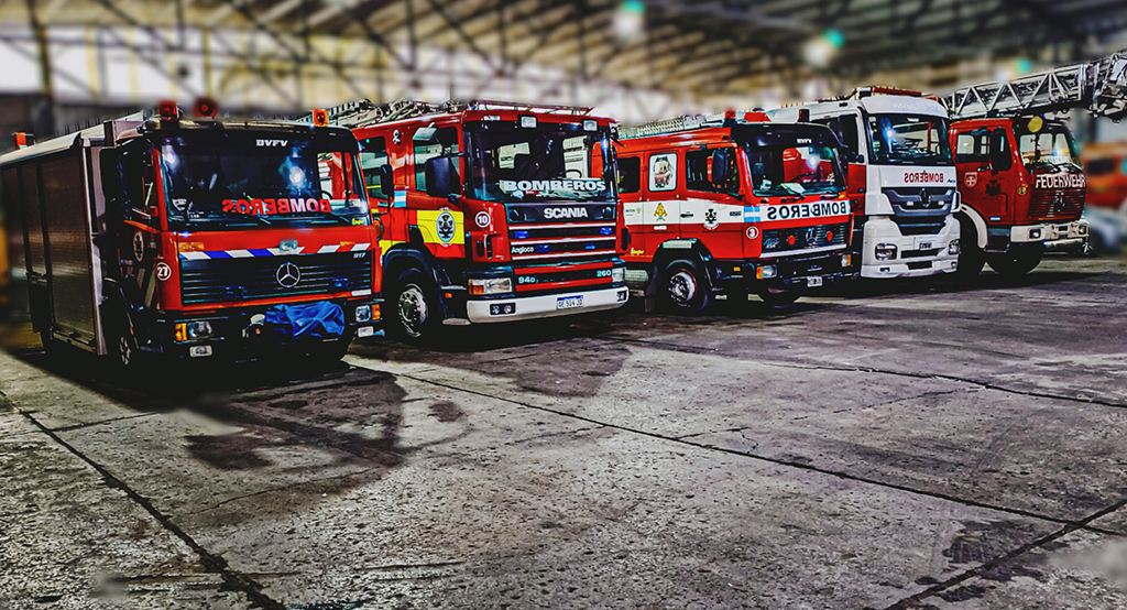 foto Galeria 3 camiones de bomberos del cuartel