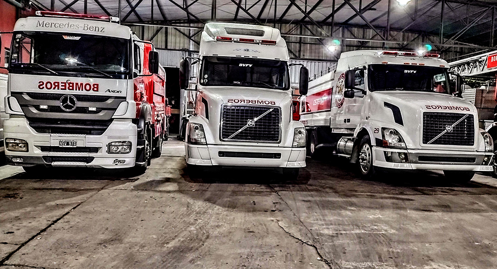 foto Galeria camion de bomberos de frente